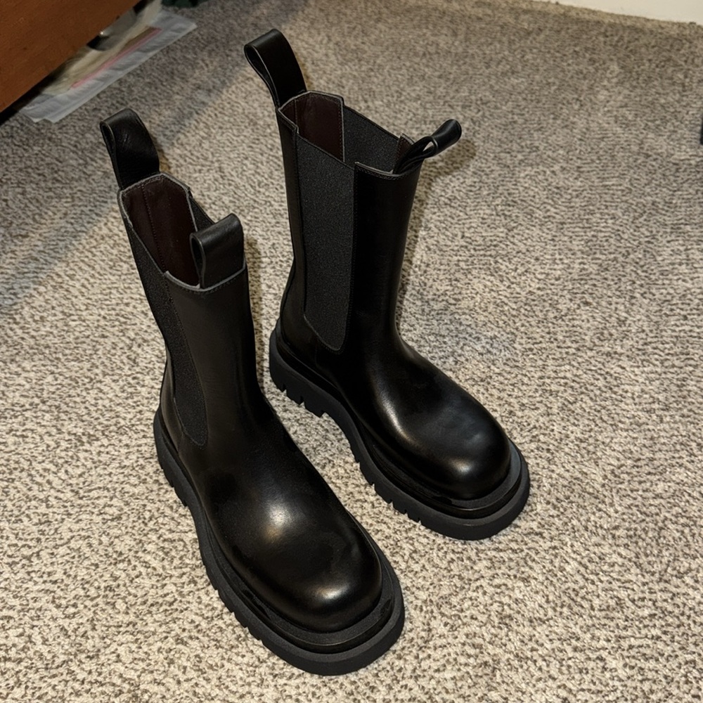BOTTEGA VENETA Black Leather Lug Stretch Boots